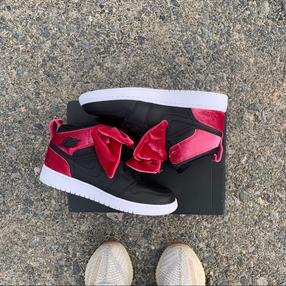 Nike Jordan 1 Mid “Velvet Bow” • Women’s Shoe - Picture 5 of 7